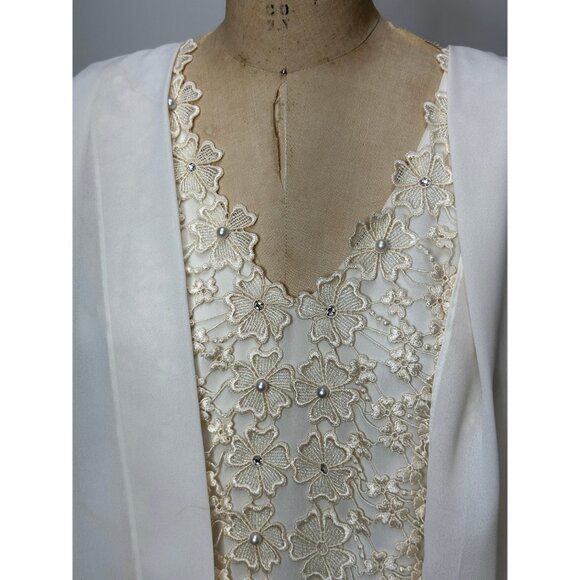 Vintage white formal dress with attached cape and crocheted lace Plus Size - Picture 6 of 7
